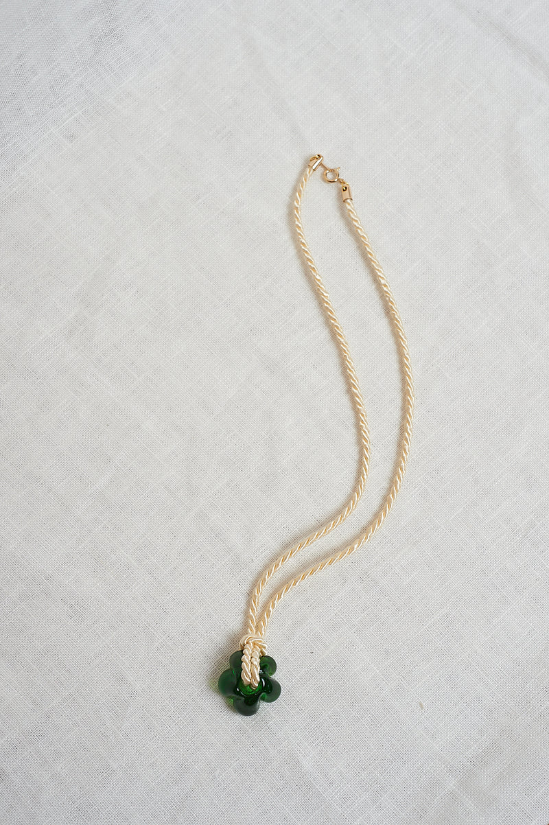 Sisi Joia Cream and Green Fleur Necklace